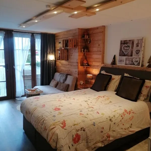 Au Coin Fleuri，位于马尔梅迪的酒店