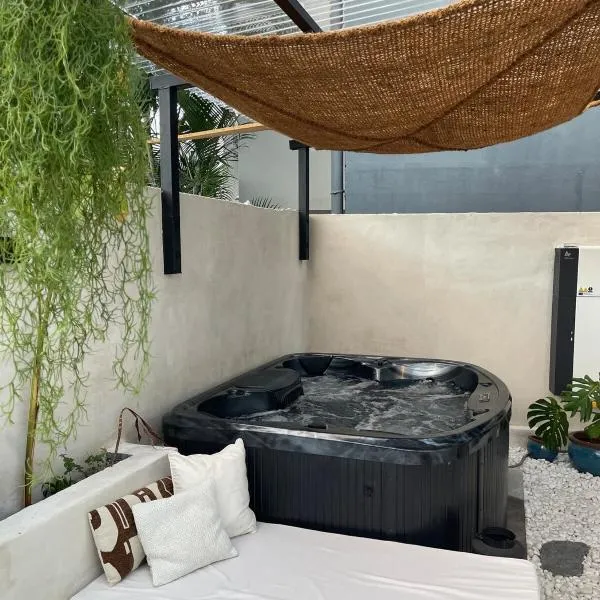 Hestia LCD vous propose Le Veloutier avec SPA，位于Maison Henou的酒店