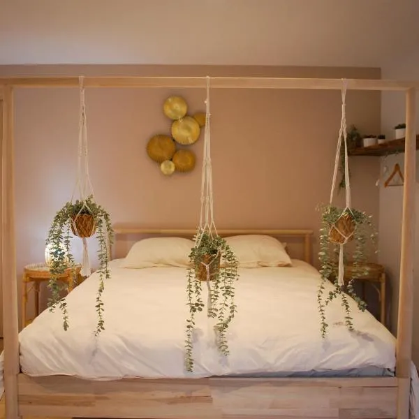 Le Logis des Écuries，位于Renaison的酒店