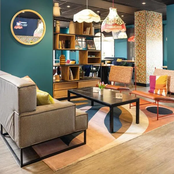 瓦伦西亚机场宜必思快捷酒店，位于马尼塞斯的酒店