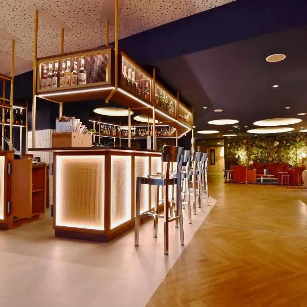 南特雷泽机场宜必思尚品酒店，位于雷泽的酒店