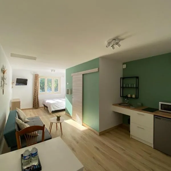 Les studios du village VIRIAT，位于维里埃特的酒店