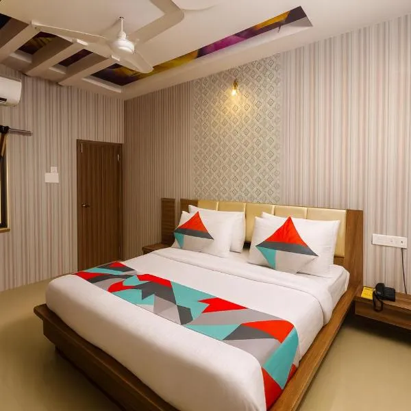 The Sky Comfort - Hotel The Heaven, Dwarka，位于德瓦尔卡的酒店