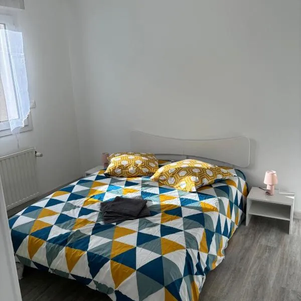 Chez Jerome et carole，位于Seiches-sur-le-Loir的酒店