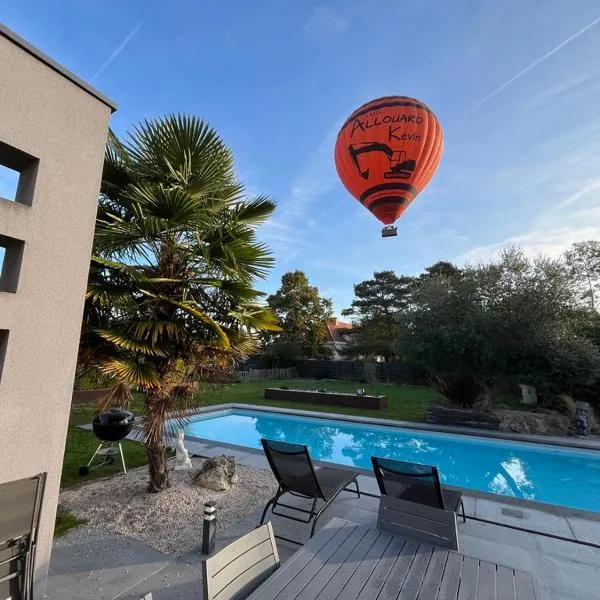 Villa au calme Amboise Piscine chauffée & Spa，位于阿姆博斯的酒店