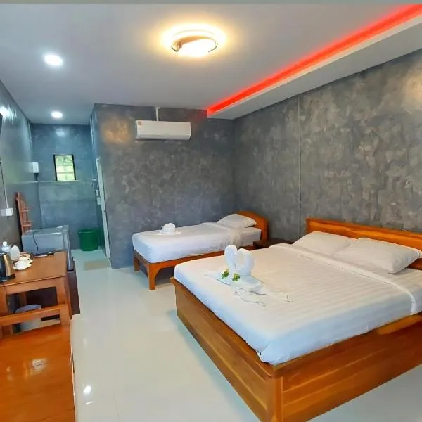 J House Has Love，位于素可泰的酒店