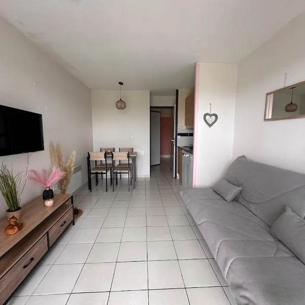 Apparemment cosy et au calme vue sur le golf，位于塔勒蒙的酒店