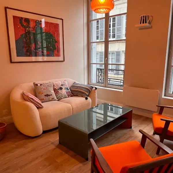 Appartement de charme en plein cœur du centre historique - Parking Public Gratuit -，位于阿瓦隆的酒店