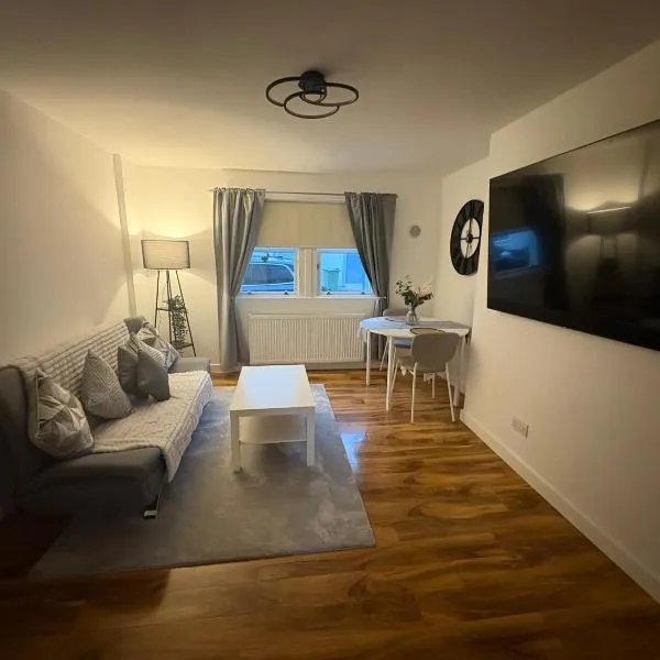 Premium Village Stay near Train & Loch，位于Lochwinnoch的酒店