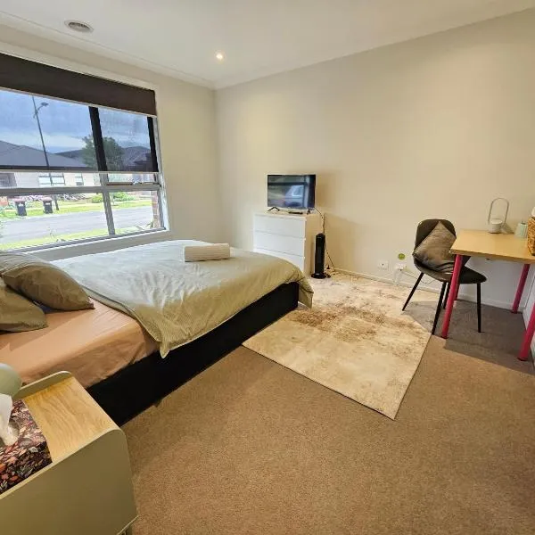 Private Ensuite - Homestay near the Airport，位于Rockbank的酒店