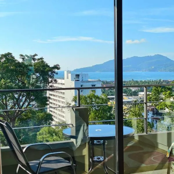 Hill Bay Suites Hotel，位于芭东海滩的酒店