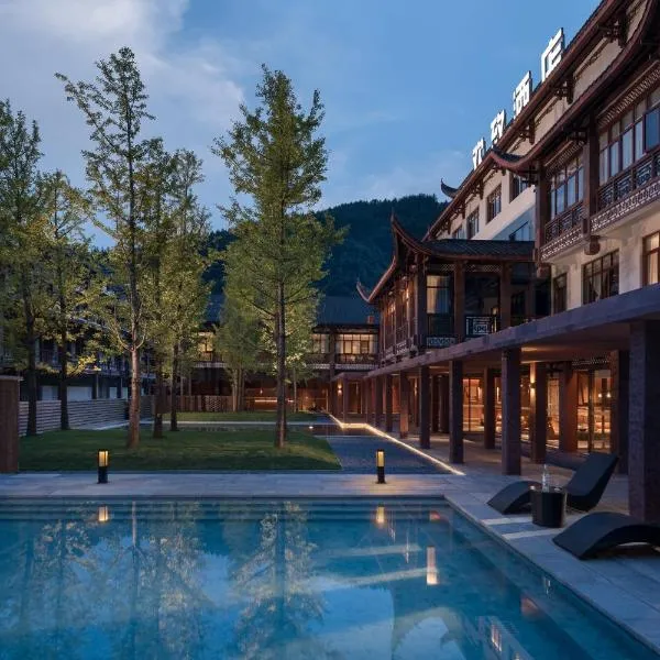 FunGee S Hotel Zhangjiajie National Forest Park, Only 2 minutes' walk to the scenic area and Free 30-Minute Travel Photoshoot，位于张家界的酒店