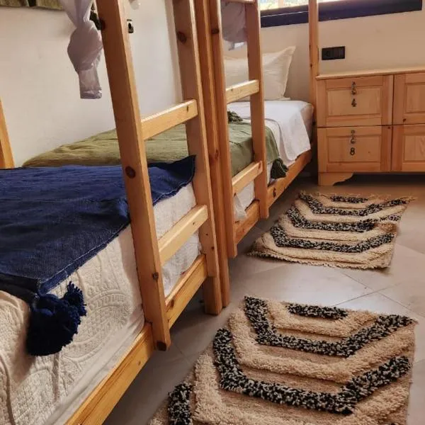 Rock Surf Hostel Taghazout，位于塔哈佐特的酒店