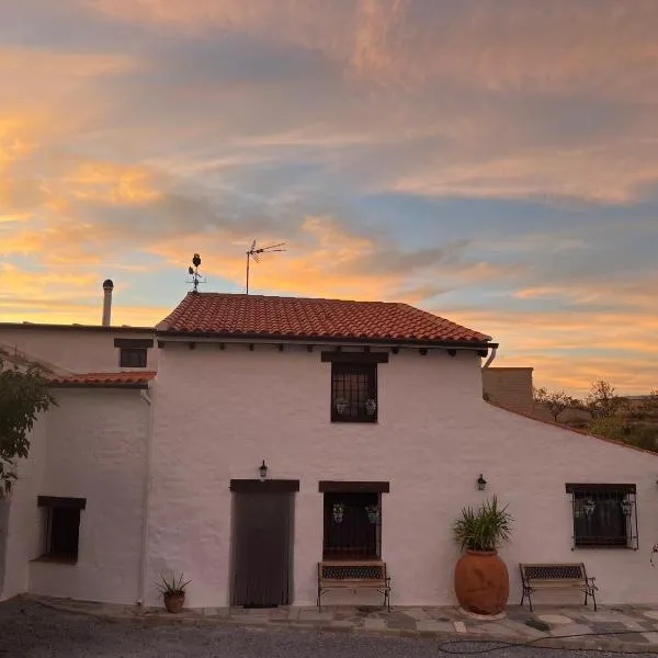 Casa -Cueva Paraje De Los Majuelos，位于Zújar的酒店
