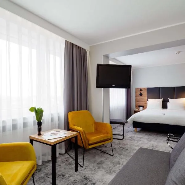 琴斯托霍瓦市中心美居酒店，位于琴斯托霍瓦的酒店