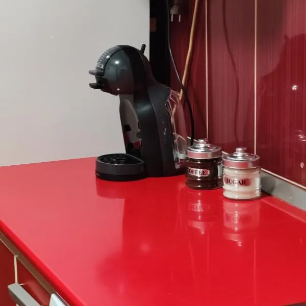 Apartament 2 camere decomandat!，位于普洛耶什蒂的酒店