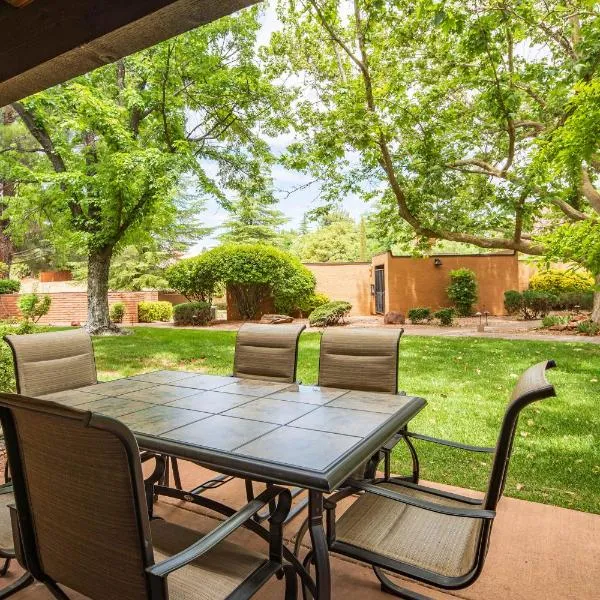 Charming Sedona Stay with Community Spa & Pool，位于塞多纳的酒店