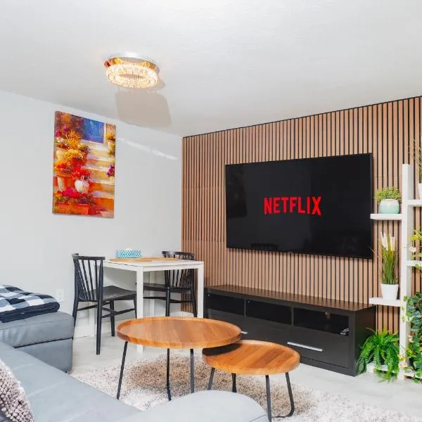 Superior and Spacious 2-bedroom basement private suite，位于埃德蒙顿的酒店