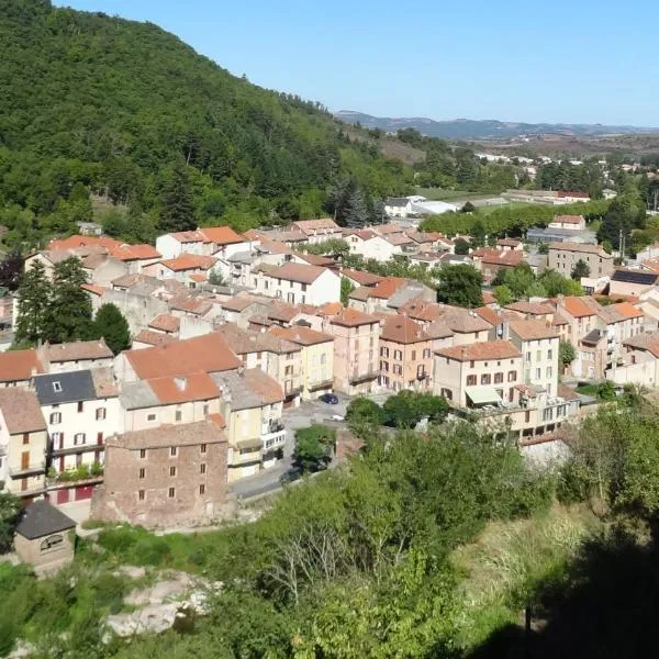 Gîte Dourdou - Les Hauts de Camarès，位于Peux et Couffouleux的酒店