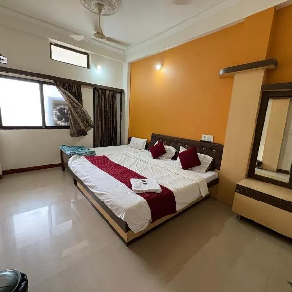 Hotel chaitanya，位于Maheshwar的酒店