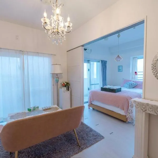 SunSea Okinawa Stunning Ocean View 2BR Sleeps 6 20 min from Airport 3 min to Shopping Mall，位于浦添的酒店