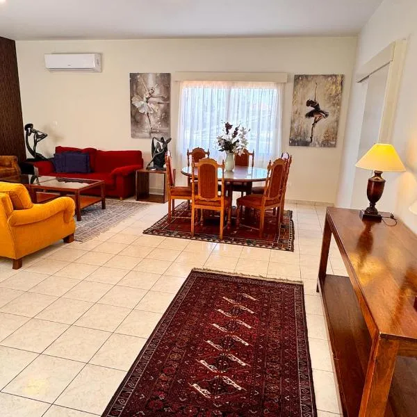 Family House，位于利马索尔的酒店