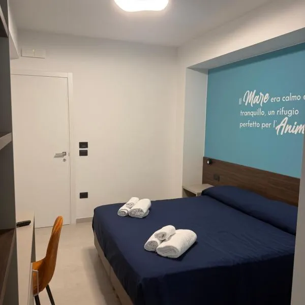 Home Sunset Camere con Jacuzzi a 200m dal Mare，位于圣玛丽亚德尔西德的酒店