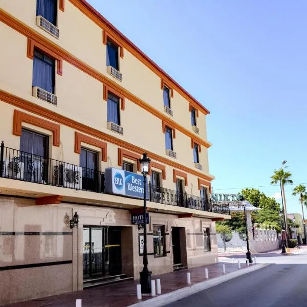 马塔莫罗斯广场贝斯特韦斯特酒店，位于马塔莫罗斯的酒店