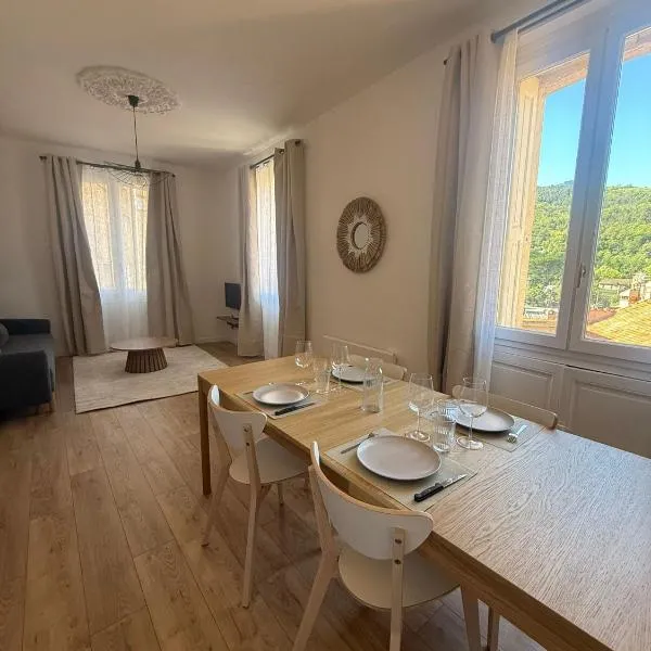 Appartement de charme et lumineux, 2 chambres，位于韦尔内莱班的酒店