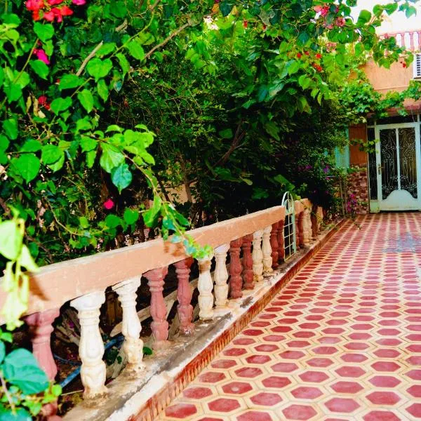 Sunny Villa in Erfoud City Centre - Terrace & Garden，位于伊尔富德的酒店