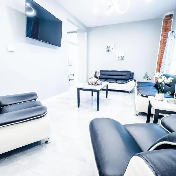 Perfect 6BR Stay Near Niagara Falls & Attractions，位于尼亚加拉瀑布的酒店