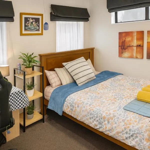 Stonebrook Haven - AC Room, Dedicated Bath, Free parking，位于罗尔斯顿的酒店