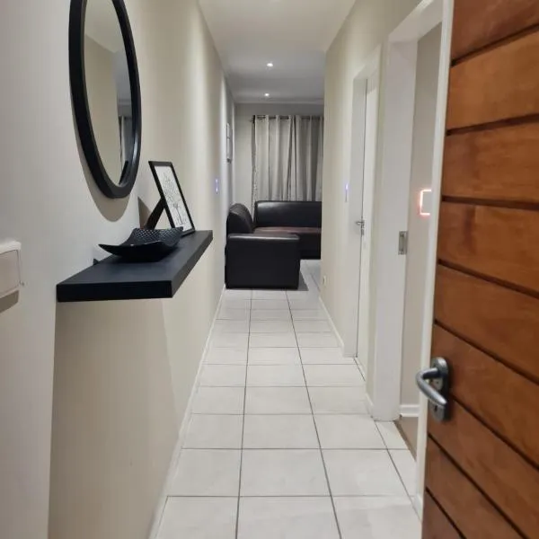 1 Bedroom Luxury Apartment, Beacon Bay North, East London，位于东伦敦的酒店