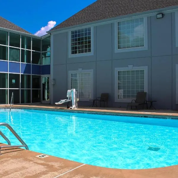 Quality Inn Crossville Near Cumberland Mountain State Park，位于克罗斯维尔的酒店