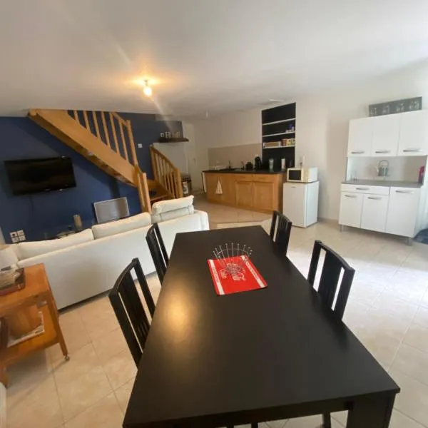 Charmante Maison dans village calme，位于Chef-Boutonne的酒店