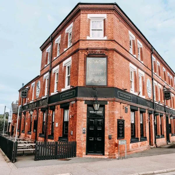 车站酒店，位于哈克瑙图卡德的酒店