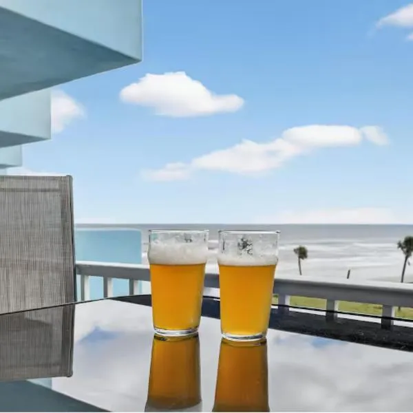 Tiki Time - Daytona Beach Oceanfront Condo!，位于代托纳海滩的酒店
