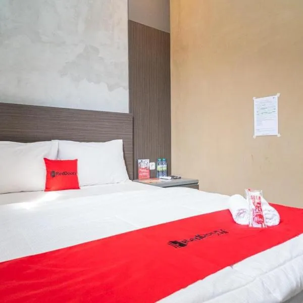 RedDoorz near Wisata Paribendo Lawang，位于拉旺的酒店