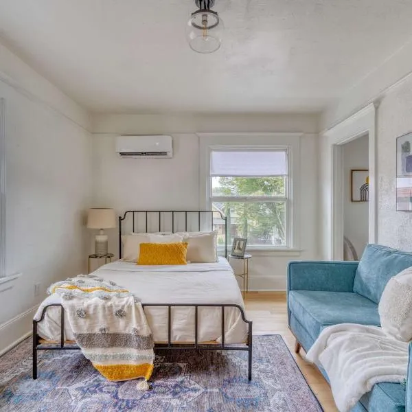 Stay Portland - The Bohemian Bungalow on Broadway - 94 WalkScore，位于波特兰的酒店