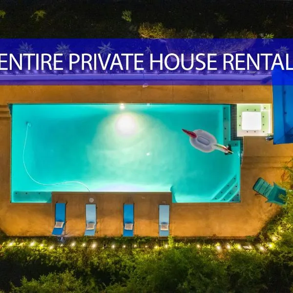 Entire Private Home with 4 Bedrooms 2 Bathrooms, Big Yard, View, , King Bed, 10 Parking, Available Now，位于埃尔卡洪的酒店