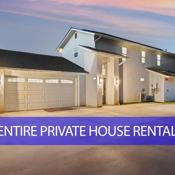 Entire Private Home with 3 Bedrooms 2Bathrooms, with Yard, Parking, King Bed, Hot Tub, Available Now，位于埃尔卡洪的酒店