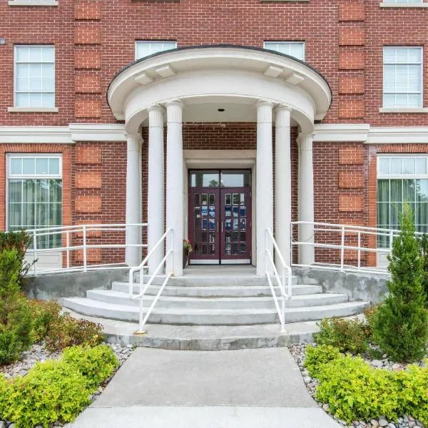 The Champlain Waterfront Hotel, an Ascend Collection Hotel，位于奥里利亚的酒店