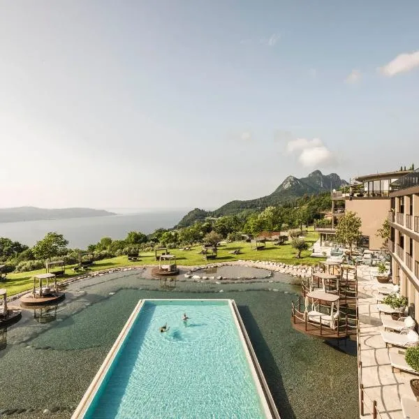 Stroblhof Lake Garda Active Family SPA Resort，位于加尔尼亚诺的酒店