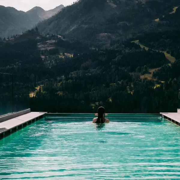 La Roccia Wellness Hotel，位于卡瓦莱塞的酒店