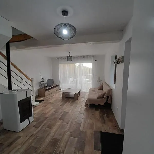 Charmante maison à louer，位于Lagor的酒店