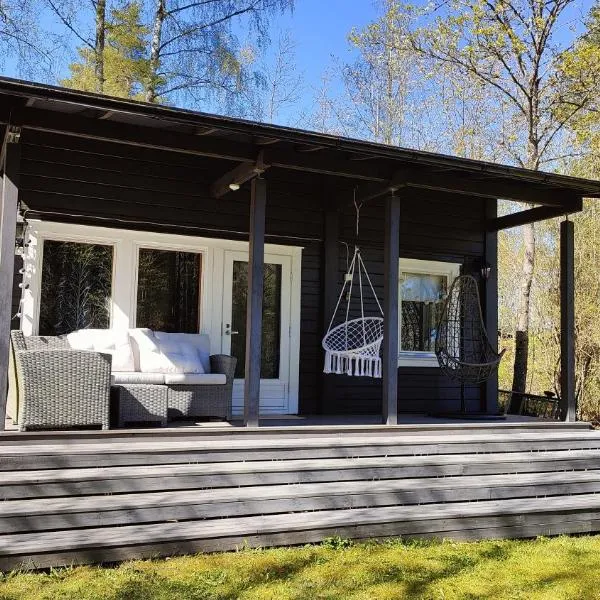 Three cozy cottages, sauna and big yard all included for up to 8 persons，位于Lohja的酒店