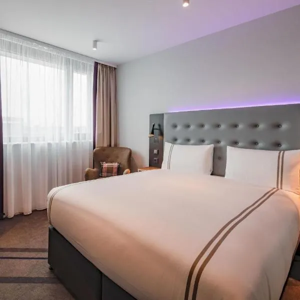 Premier Inn Karlsruhe City Am Wasserturm，位于卡尔斯鲁厄的酒店