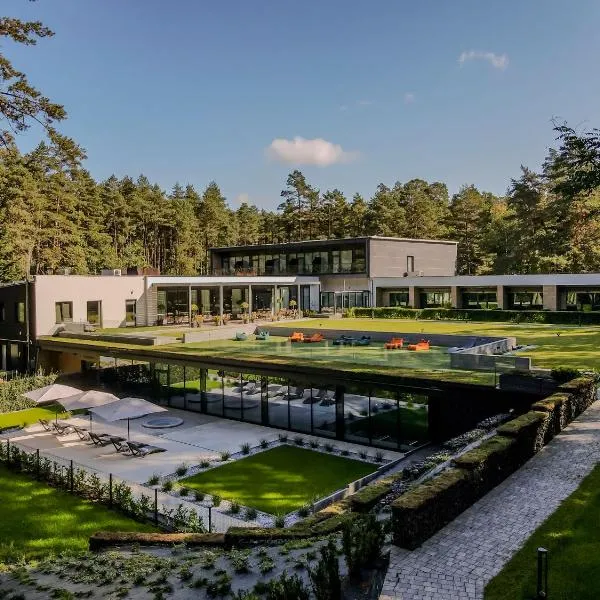 SZUMY PARK Hotel & Restaurant，位于Susiec的酒店