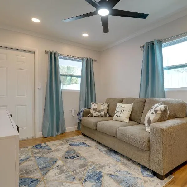 4 Mi to Beach & Rosemary Square: Convenient Home，位于西棕榈滩的酒店