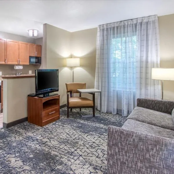 罗利卡雷/韦斯顿大道长住酒店，位于卡瑞的酒店